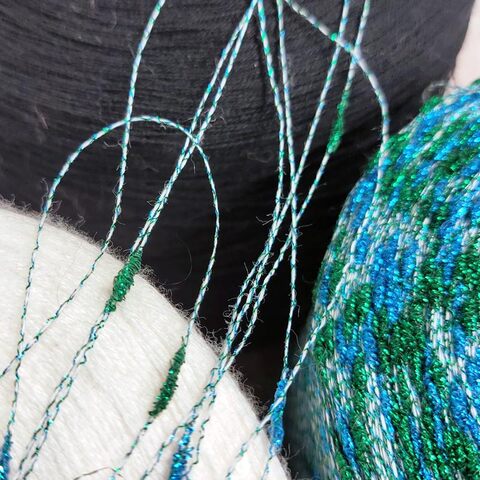 Меринос с люрексом и шишибриками NODINO LUREX 900 зеленый с голубым