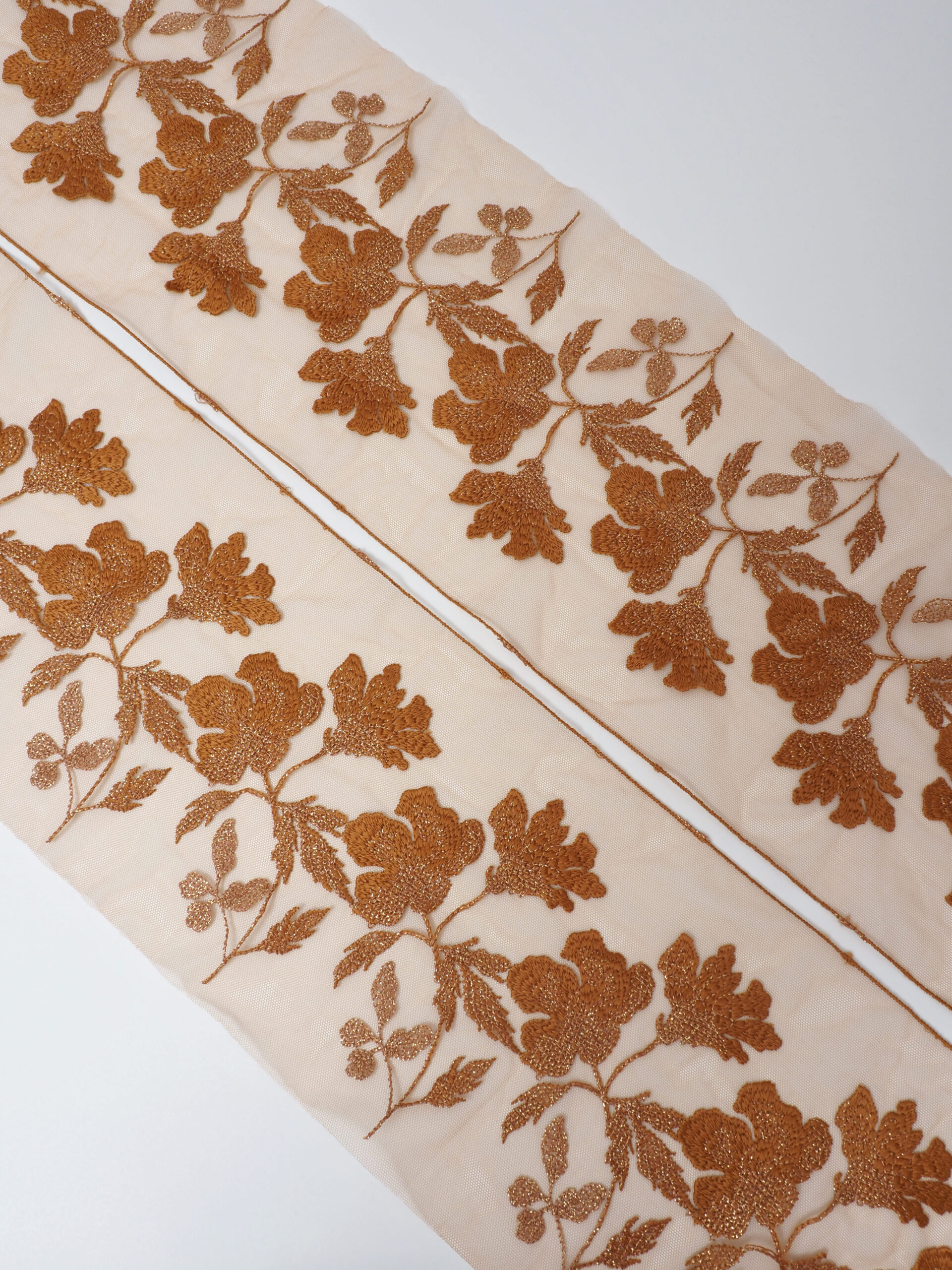 Вышивка на сетке охра с золотым люрексом ширина 16,5 см (2 стороны)