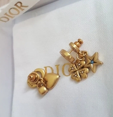 sergi-pusety-lucky-charm-style-dior-assimetrichnye-s-podveskami