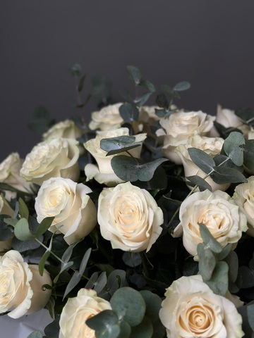 Цветы в коробке «Мондиаль премиум»