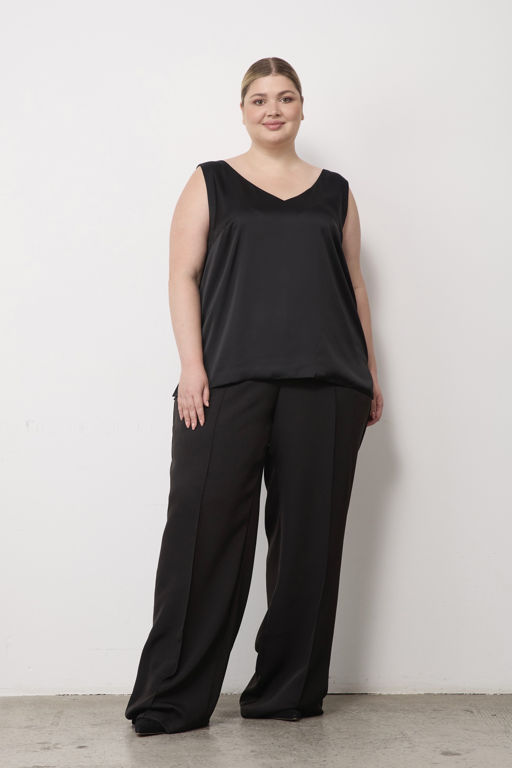 Топ двухслойный на широких бретелях, черный