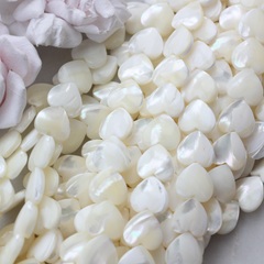 Перламутр натуральный, в форме сердца 15 мм, 1 нить ПР110