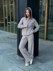 Женский шерстяной костюм в цвете капучино