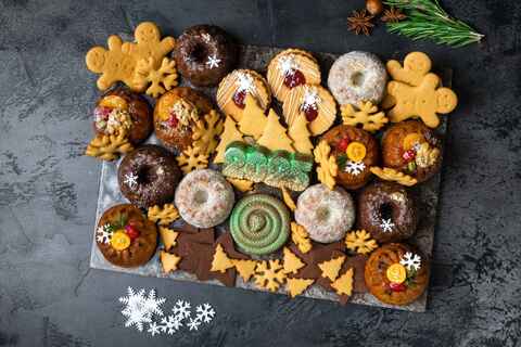 Ассорти десертов &quot;Новогодние лакомства 2025&quot; с дубайским шоколадом