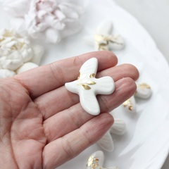 Подвеска фарфоровая Птичка (белый с золотом) 34*42 мм S038