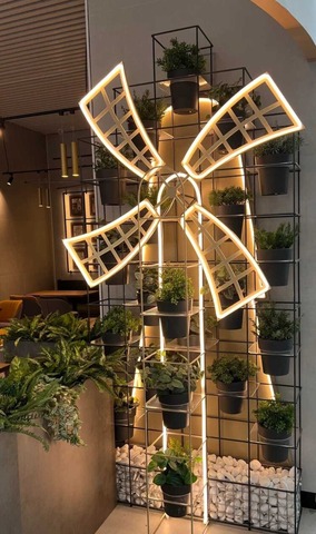 Витрина Инсталляция  Мельница