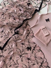 Вышивка на сетке розовая/черная 23 см