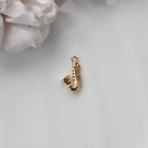 Подвеска Саксофон с фианитами 15*9 мм, позолота, П010