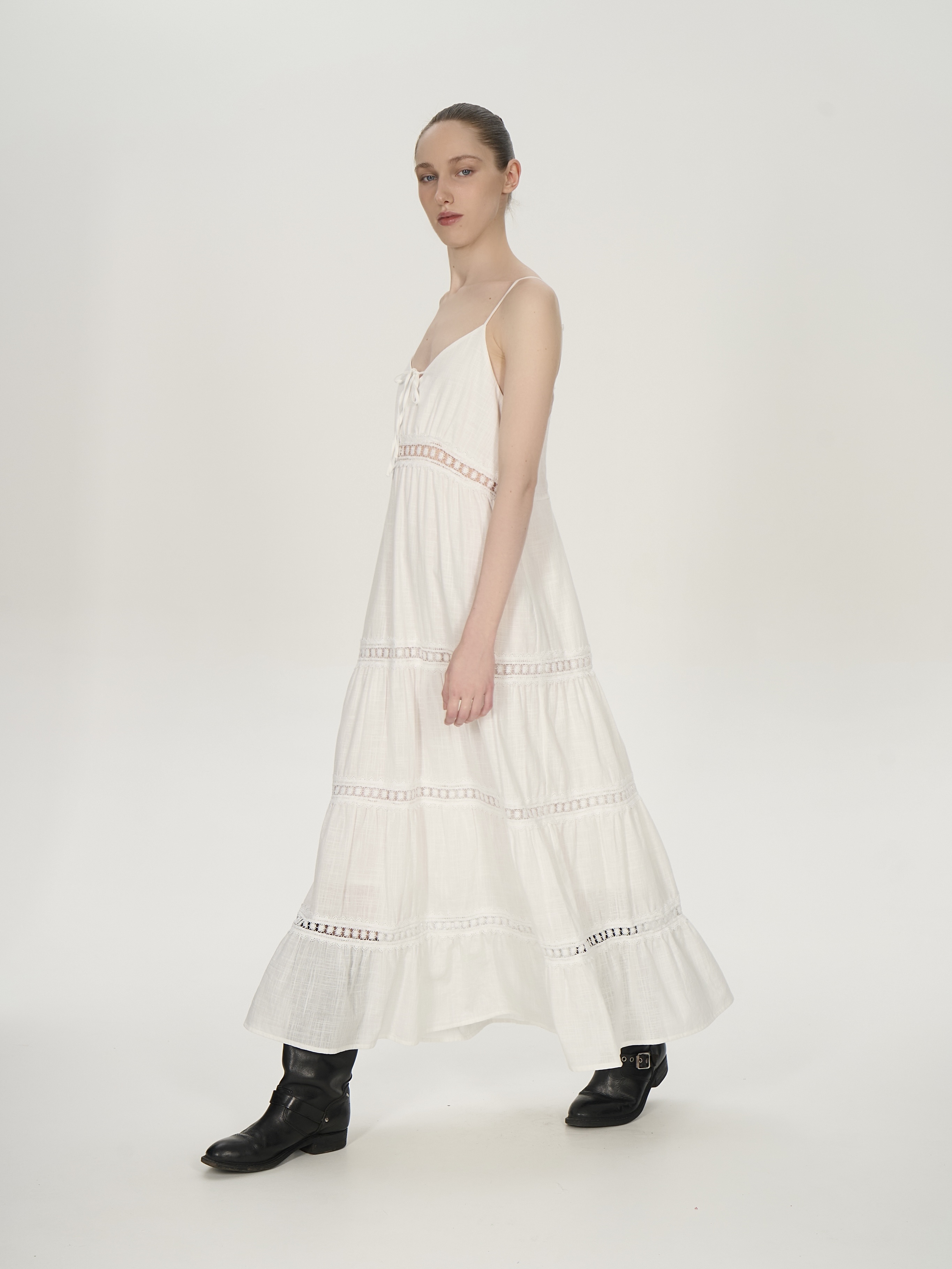 Платье на бретелях, белое