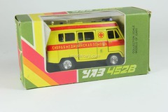 UAZ-3962 Ambulance (early edition) Agat Mossar Tantal 1:43
