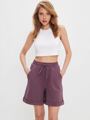Свободные шорты-бермуды средней длины из футера