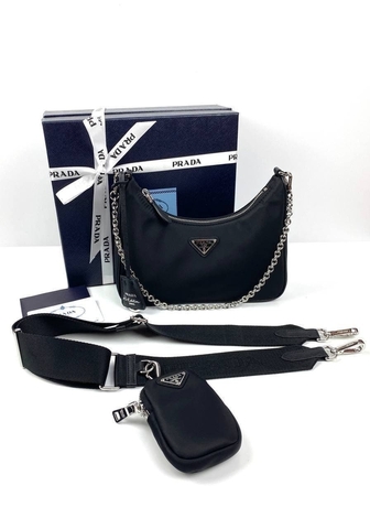 Нейлоновая сумка через плечо Prada Re-edition 2005