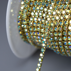 Стразовая цепь дуохромная, 2мм, голубой кристалл с зеленым напылением в позолоченных цапах