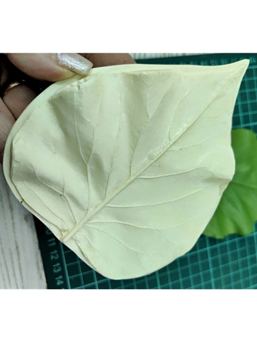 Молд пластиковый лист сирени 12,8х10,5см