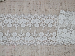 Вышивка на сетке, ш. 11,5 см, молочный