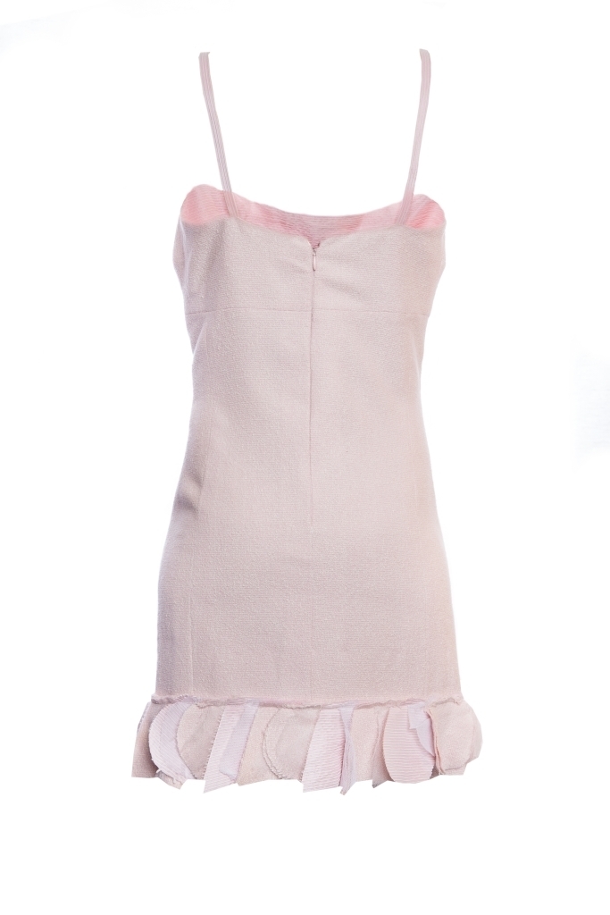 Элегантное летнее платье из твида нежно-розового цвета от Chanel, 40 размер.