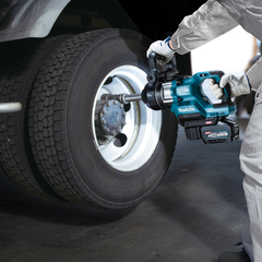 Аккумуляторный ударный гайковёрт XGT Makita TW010GZ