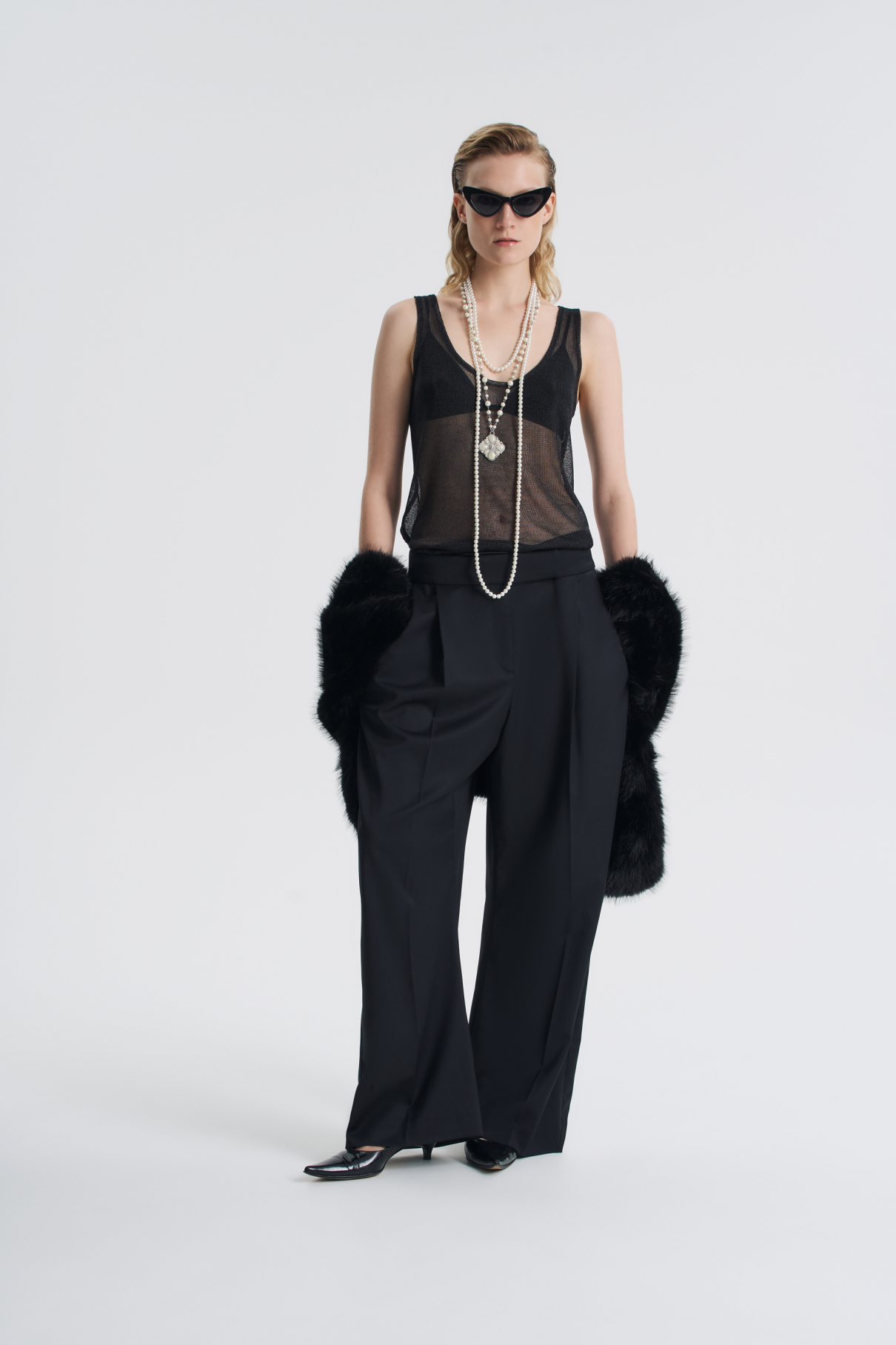 Майка из декоративной сетки