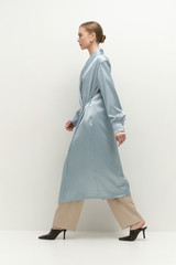 Платье на запах с подплечниками