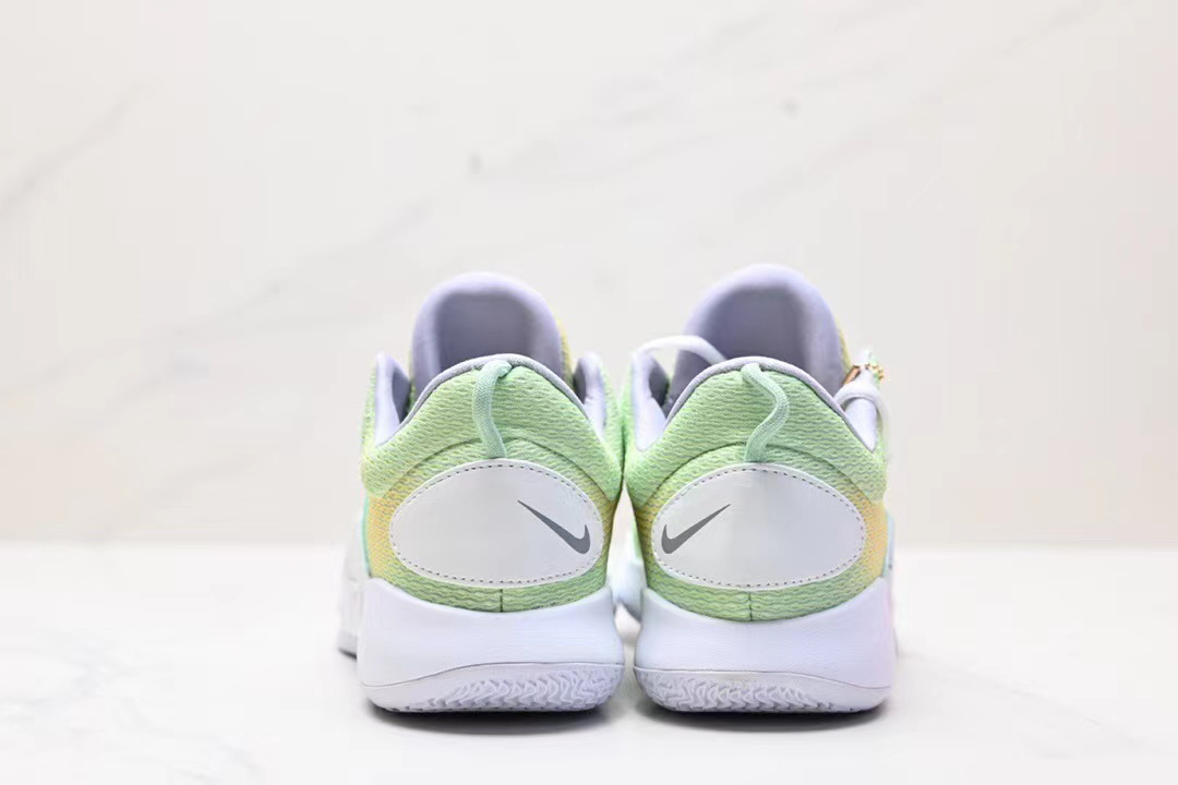 Nike hyperdunk green and white deals