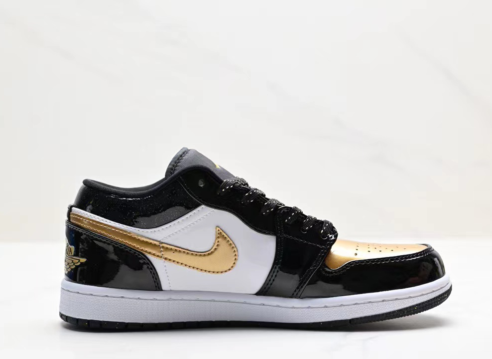 Air jordan 1 low gold toe new arrivals