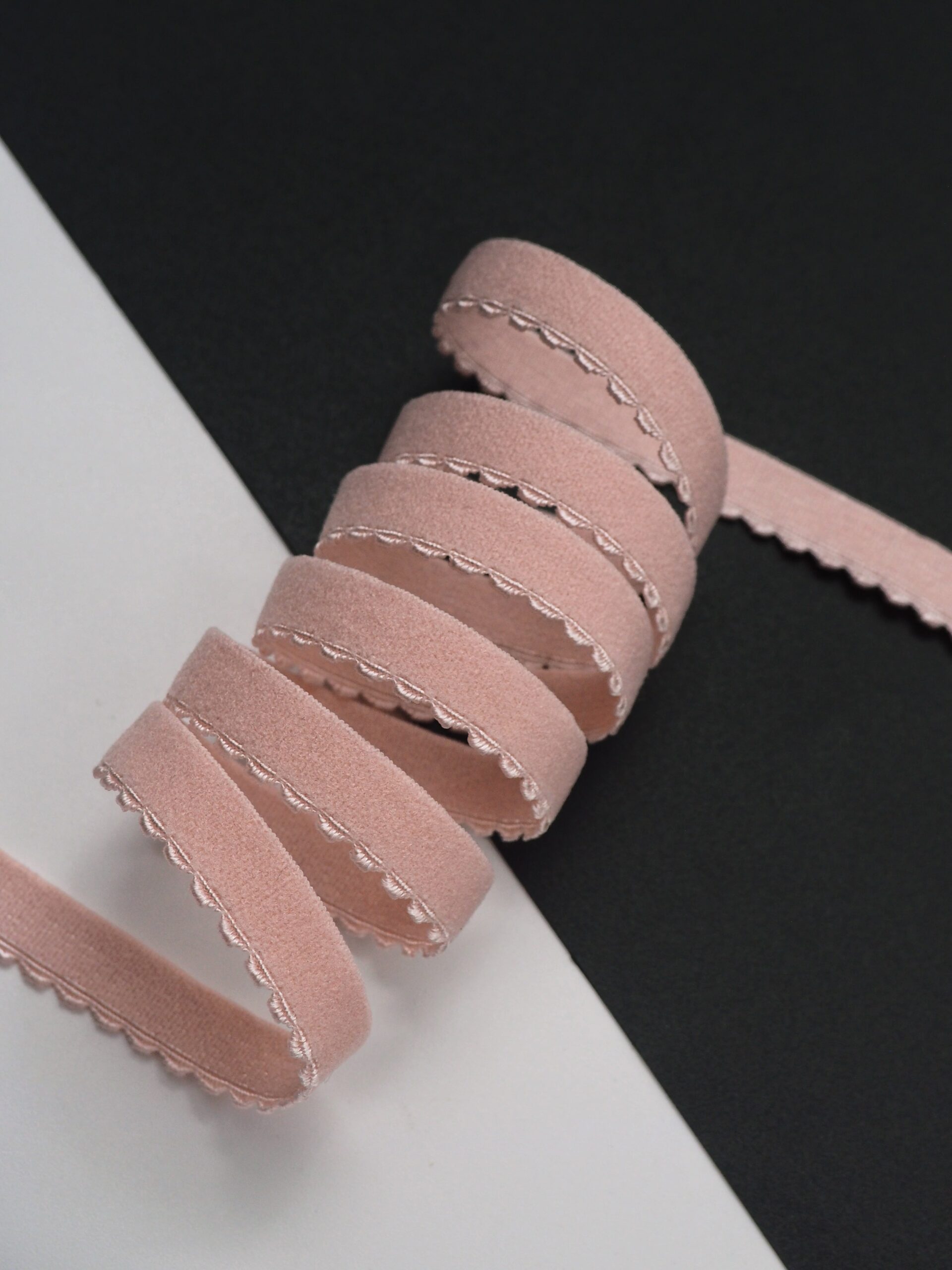 Резинка отделочная пудровая ажурная ширина 10 мм с учетом фестона