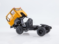 KAZ-608V road tractor yellow 1:43 AutoHistory