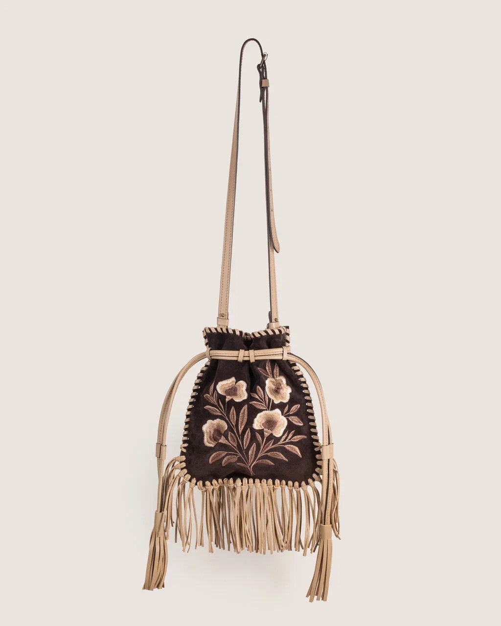 Сумка из замши с вышивкой и бахромой