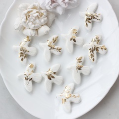 Подвеска фарфоровая Птичка (белый с золотом) 34*42 мм S038