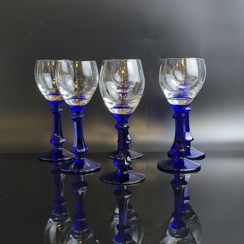 Набор антуражных бокалов для крепленых и десертных вин с ножкой кобальтом цвета, хрусталь, гранение, ГХЗ, в изящном стиле винтаж