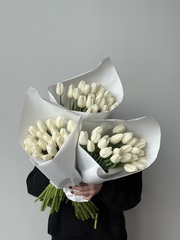 Охапка тюльпаны классика - белый цвет 25 шт