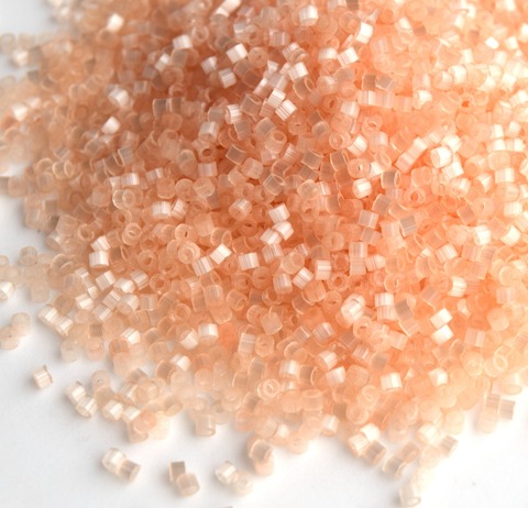 DB-0821 Бисер цилиндрический Миюки делика 11/0 Нежный абрикос шелковый сатин /Miyuki delica 11/0 Silk Satin Pale Apricot