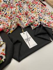 Костюмно-плательная однотонная креповая шерсть (Salvatore Ferragamo, 78%шерсть/20%шелк/2%полиэстер, Серо-оливковый уголь, 154, 260 гр/м2)