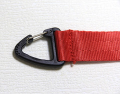 Ремешок короткий для ключей Suzuki black/red