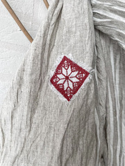 Шарф льняной комбинированный с вышивкой 