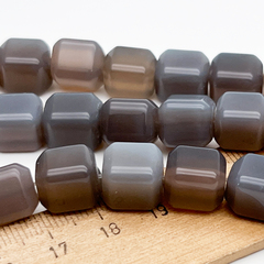 Халцедон бусины, размер около 11,5*10 мм, цена за набор 8 шт (1/4 нити)