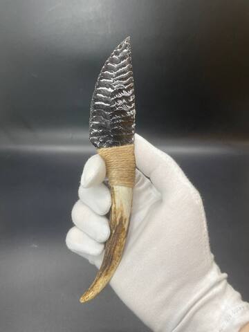 Обсидиановый нож с рукоятью из рога оленя 18 см изогнутый