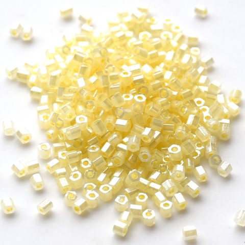 Бисер Тохо Hexagon 11/0 0142 бледно-желтый перл