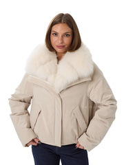 Короткая молочная парка с песцовым воротником
