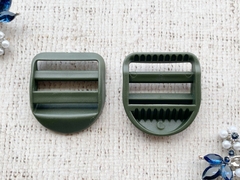 Пряжка-крыло 3-х щелевая пластик 3 см, хаки