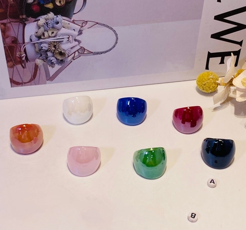 Кольцо-печатка широкое, гладкое из цветной керамики