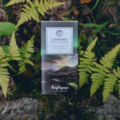 Молочный шоколад с мятной карамелью, белым шоколадом и чаем матча "Сияние" (100г)