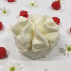 Пирожное "Корзиночка с малиной в белой глазури" 50 г