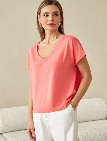 Футболка с V-вырезом и цельнокроеным рукавом из премиального хлопка  D49.100 (120029)