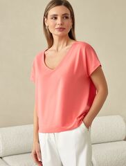 Футболка с V-вырезом и цельнокроеным рукавом из премиального хлопка  D49.100 (120029)