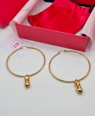 sergi-kongo-tooth-v-stile-schiaparell-s-podveskoj-zub