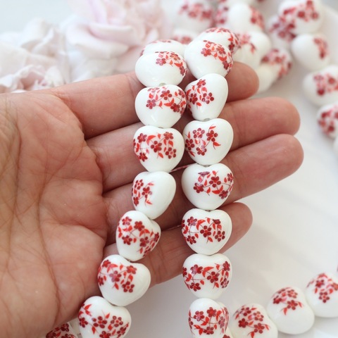 Бусина Сердце, керамика, белая с красной росписью, 17 мм, 1 шт, МК010