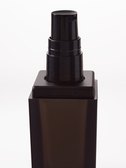 Флакон с дозатором чёрный матовый