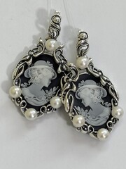 Камея в шляпке Ж (серьги из серебра)