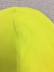 Хлопковая шапочка в рубчик ярко-желтая